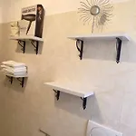 Confortevole Con Terrazza Como